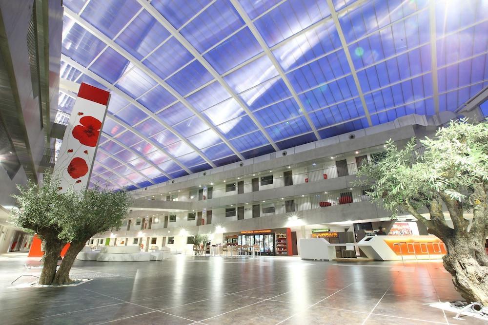 Cowool Cergy Aparthotel Buitenkant foto